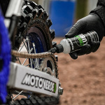 motoverde_ptfe-chain-lube_lifestyle1.jpg