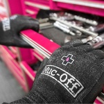 muc-off_cleaning_mechanic-gloves_lifestyle.jpg