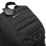 oakley_luggage_backpack_enduro-3-0-big_blackout_detail3.jpg