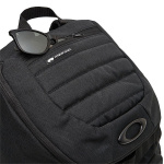 oakley_luggage_backpack_enduro-3-0-big_blackout_detail4.jpg