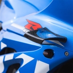 oxford_accessories_carbon-aero-wings_gloss_lifestyle2.jpg