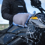 oxford_accessories_crazy-plush-mitt_lifestyle1.jpg