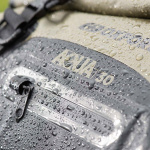 oxford_aqua_t30_roll-bag_khaki_black_lifestyle4.jpg