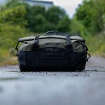 oxford_aqua_t30_roll-bag_khaki_lifestyle1.jpg