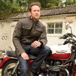 oxford_textile-jacket_hardy_olive_lifestyle1.jpg