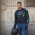 oxford_textile_jacket_omega-1.0_air_black-green_lifestyle2.jpg