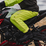 oxford_waterproofs_rainseal-over-trousers_fluo_lifestyle1.jpg