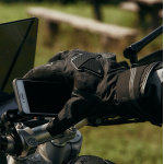 ozone_touring-waterproof-leather-gloves_black_lifestyle3.jpg