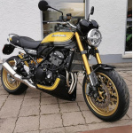 pyramid-belly-pan-metallic-diablo-blackmetallic-yellow-yellow-ball-scheme-kawasaki-z-900-rs-se-2022current_detail2.jpg