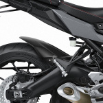 pyramid-hugger-matte-black-yamaha-tracer-900-20182020_lifestyle1.jpg