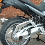 Pyramid Hugger Gloss Black - BMW R1200 R / S Thumb 1