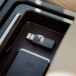 quad-lock_accessories_wireless-carplay-android-auto-mini-usb-adapter_detail2.jpg