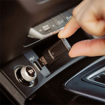 quad-lock_accessories_wireless-carplay-android-auto-mini-usb-adapter_detail3.jpg