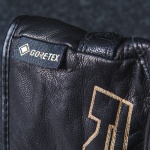 richa_gloves_leather_atlantic-urban_black_lifestyle7.jpg