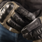 richa_gloves_textile_atlantic-gtx_black-titanium_lifestyle-9.jpg