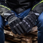 richa_gloves_textile_torch_black_lifestyle1.jpg