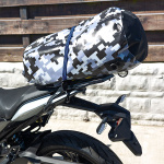 riderr_luggage-accessories_flat-bungee_blue-black_lifestyle1.jpg