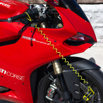 riderr_motorcycle-security_disc-lock-minder_fluo_lifestyle1.jpg