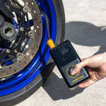 riderr_tyre-accessories_air-flow-4000_black_lifestyle1.jpg