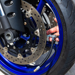 riderr_tyre-accessories_flexible-valve-extension-tool_black_lifestyle1.jpg