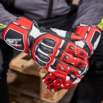 rst_gloves_leather_tractech-evo-4_red-white-black_lifestyle1.jpg