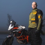 rst_textile_jacket_pro-series-adventure-x-ce_green-ochre_lifestyle1.jpg
