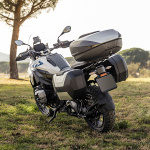 shad_hard-panniers_sh38x_aluminium_finish_lifestyle3.jpg