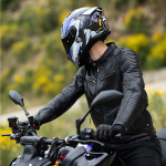 shark_spartan-gt-carbon_urikan-blue-white_lifestyle2.jpg