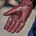 spada_leather-gloves_clincher_java_lifestyle4.jpg