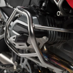 sw-motech_crash-protection_crash-bars_black_bmw-r1200-gs-lc_detail1.jpg