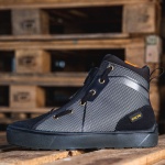 tcx_boots_ladies_ikasu-wp_black_lifestyle1.jpg
