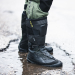 tcx_infinity_3_gtx_boots_black_lifestyle_detail2.jpg