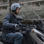 tucano-urbano_gloves_supermano_blue-grey_lifestyle1.jpg
