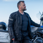 zerofit_base-layers_cold-skin-long-sleeve-shirt_black_lifestyle1.jpg