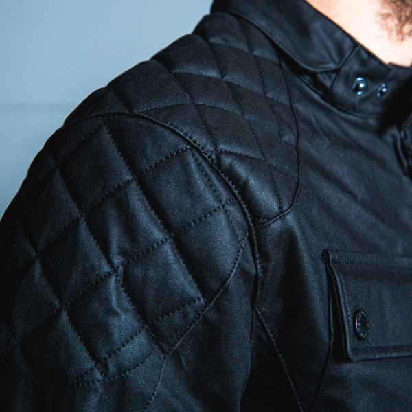 tucano-urbano_jacket_textile_pol-2g_black_lifestyle2.jpg