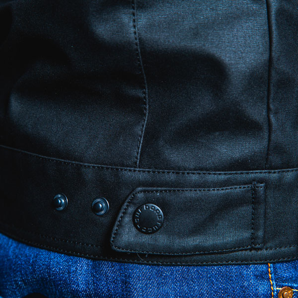 tucano-urbano_jacket_textile_pol-2g_black_lifestyle6.jpg
