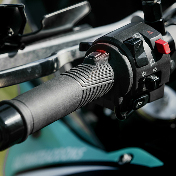 ultimateaddons_heated-grips_premium-plus-heated-grips_detail1.jpg