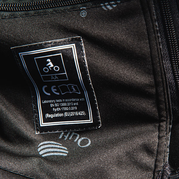 weise_textile_jacket_outlast-frontier_black_lifestyle6.jpg